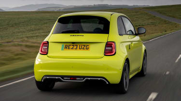 Abarth 500e - header rear